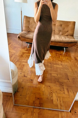 Длинное комбинированное платье с кружевом- Заказать в России