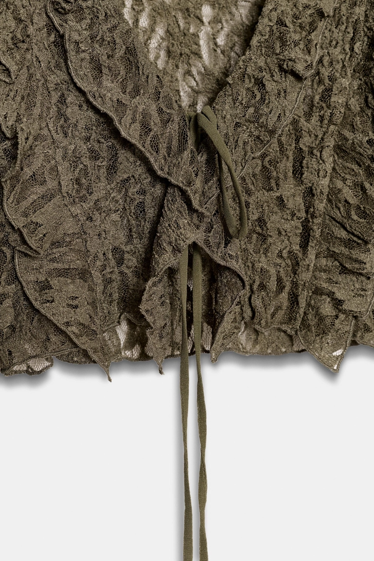 Короткий кружевной жакет с оборками