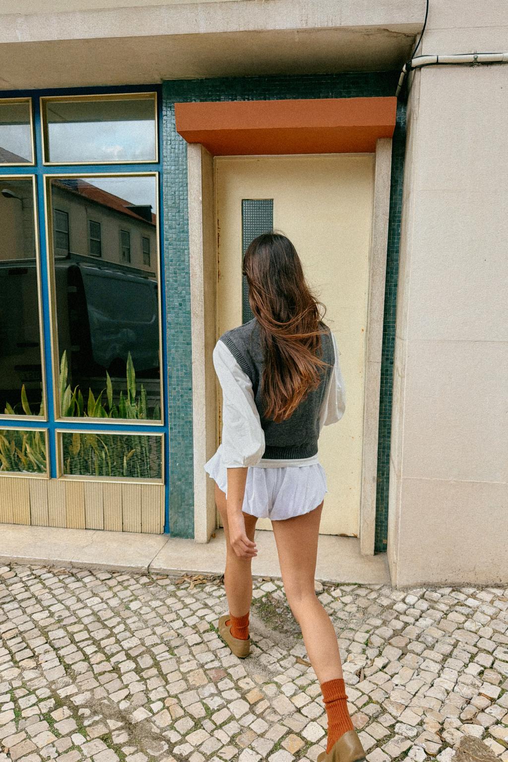 ФУТБОЛКА С КОМБИНИРОВАННЫМ ЖИЛЕТОМ