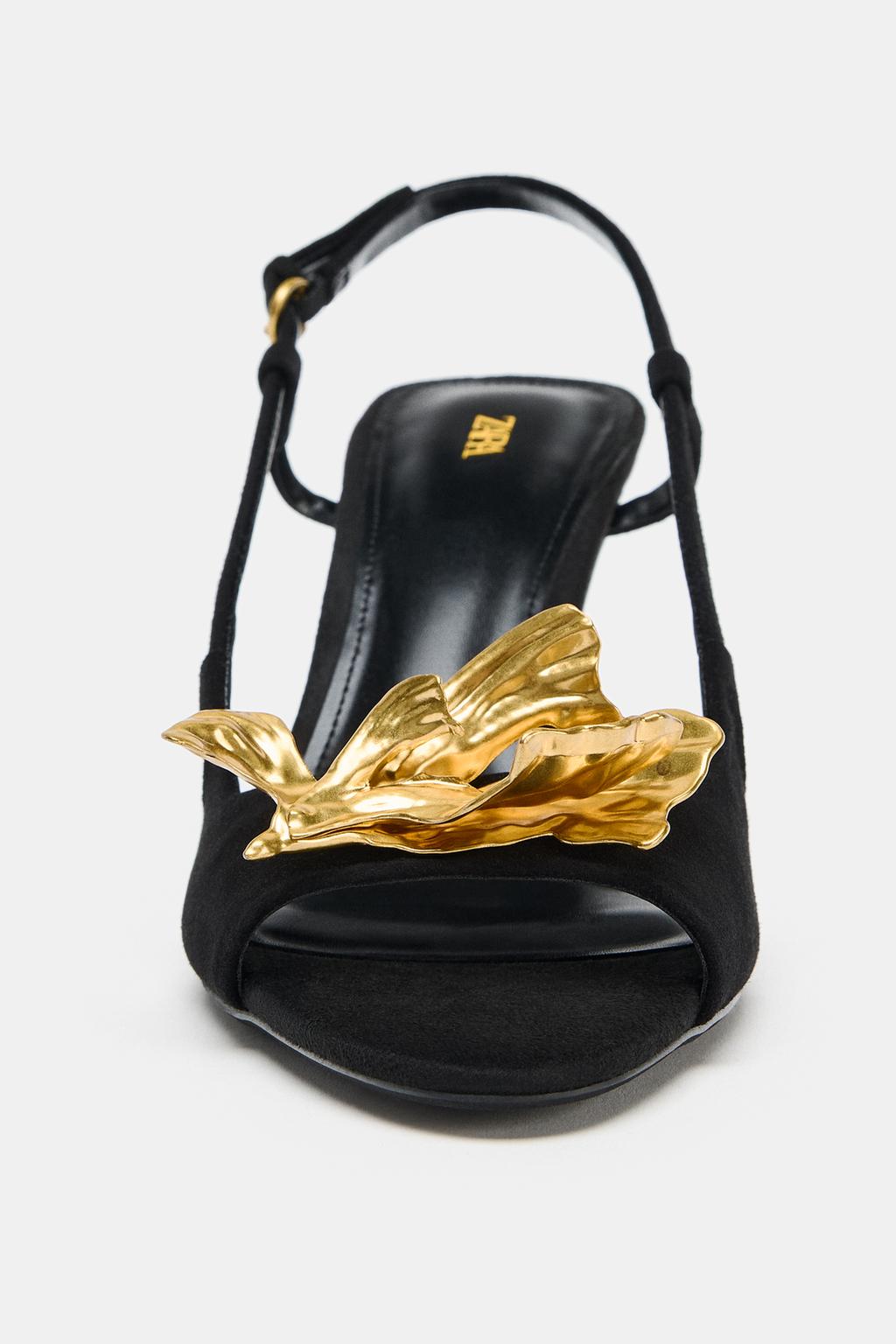 БОСОНОЖКИ С ОТКРЫТОЙ ПЯТКОЙ И МЕТАЛЛИЧЕСКОЙ ДЕТАЛЬЮ