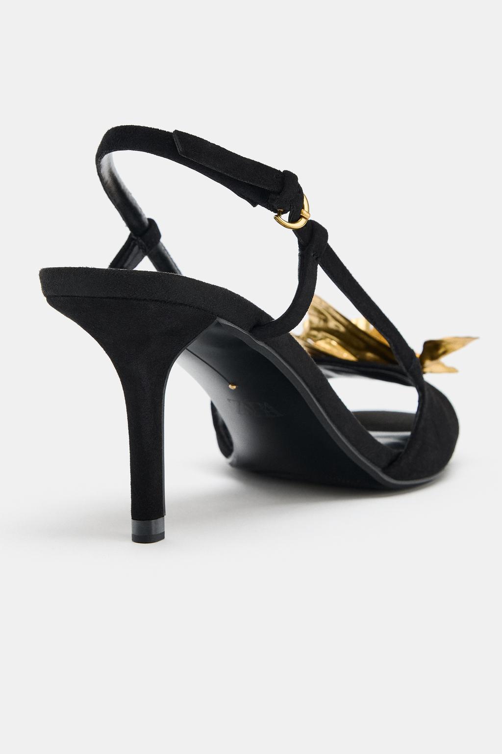 БОСОНОЖКИ С ОТКРЫТОЙ ПЯТКОЙ И МЕТАЛЛИЧЕСКОЙ ДЕТАЛЬЮ