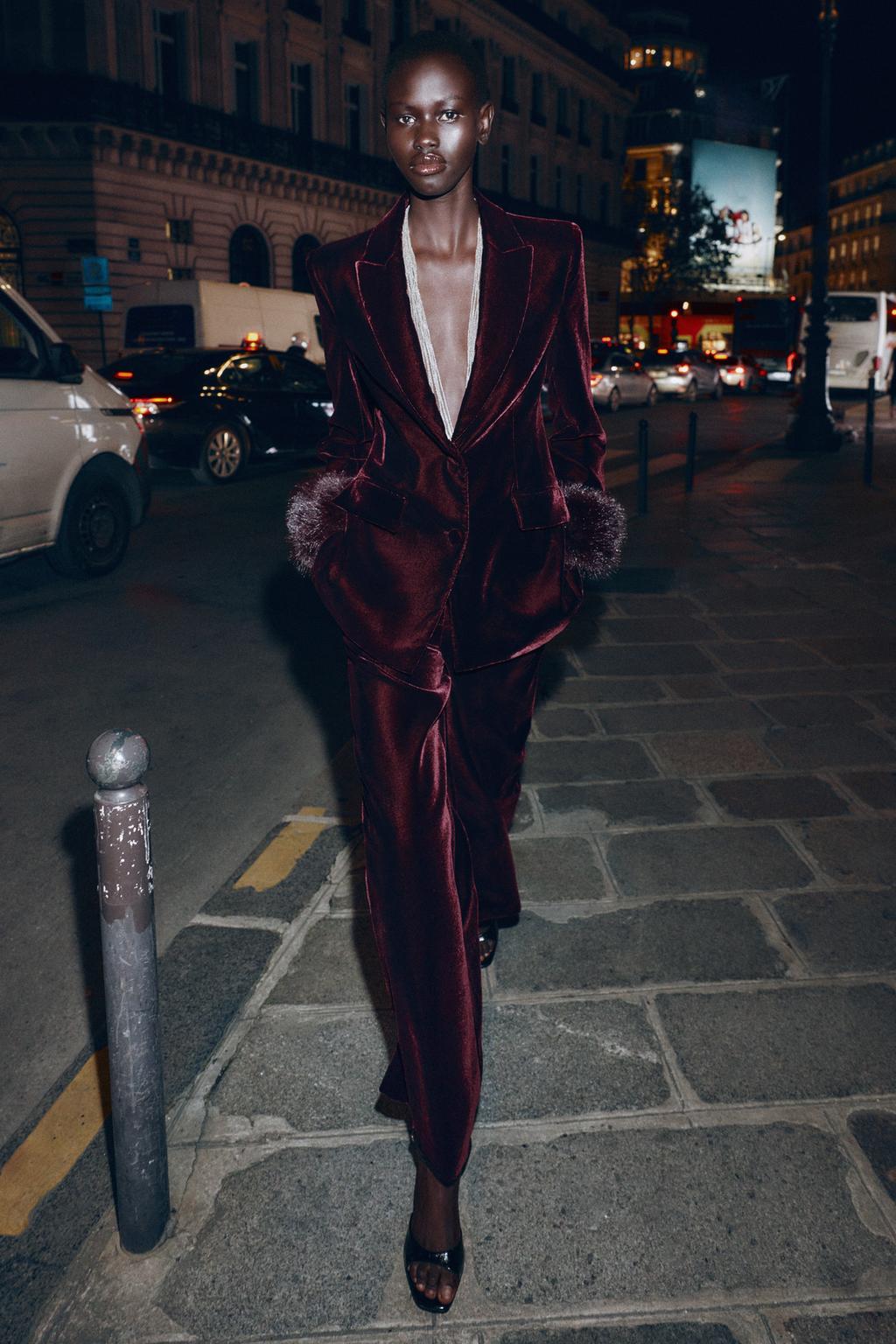 БЛЕЙЗЕР ИЗ БАРХАТА С МАНЖЕТАМИ ИЗ ИСКУССТВЕННОГО МЕХА