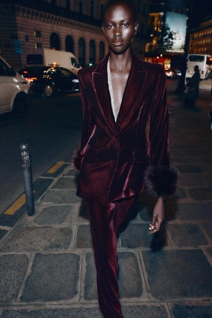 Блейзер из бархата с манжетами из искусственного меха- Заказать в России