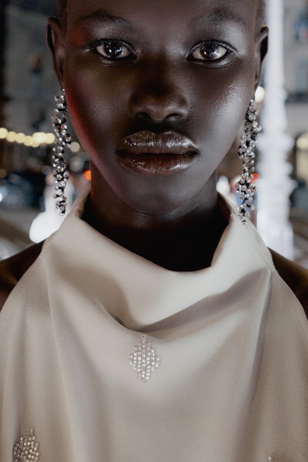 ТОП С ГОРЛОВИНОЙ ХАЛТЕР И БУСИНАМИ