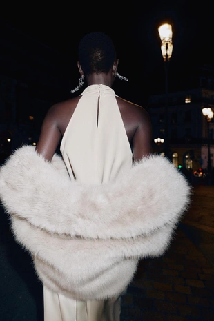 Топ с горловиной халтер и бусинами- Заказать в России