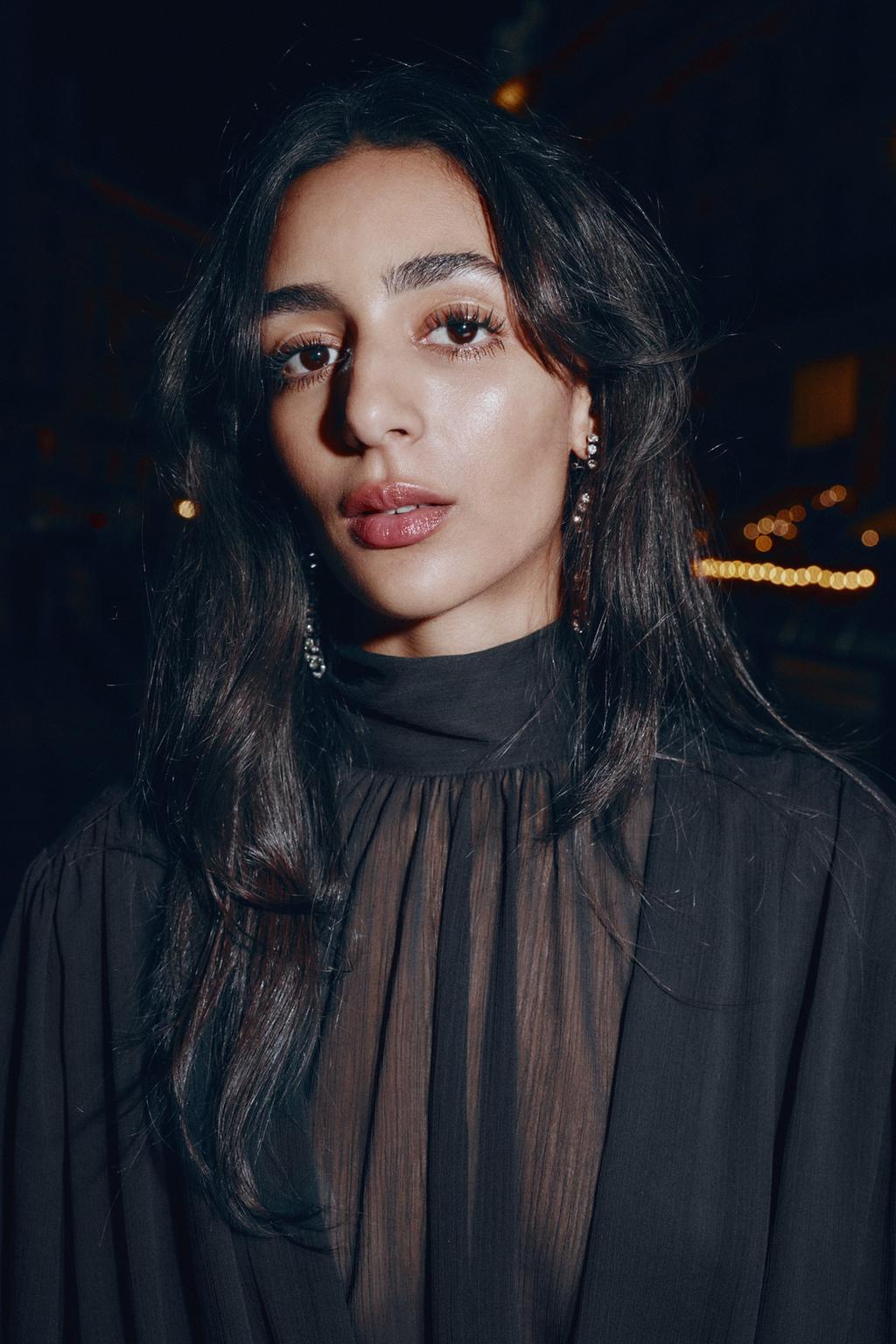 ПОЛУПРОЗРАЧНЫЙ ТОП С ДРАПИРОВАННЫМИ РУКАВАМИ-БАЛЛОНАМИ