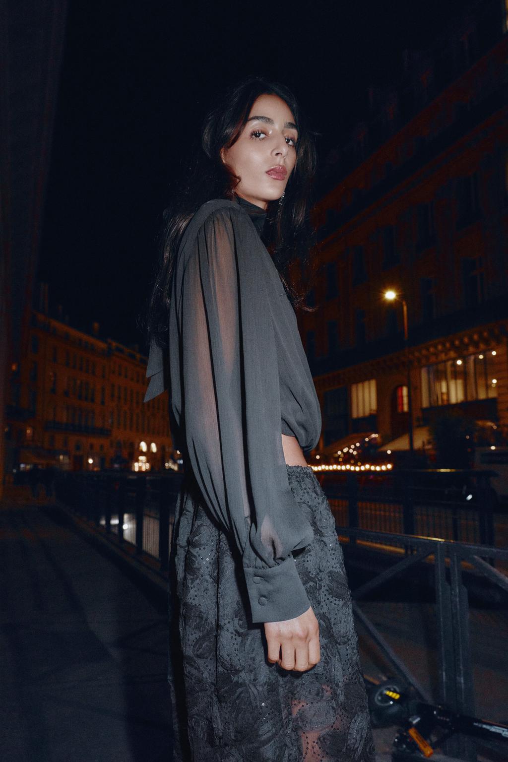 ПОЛУПРОЗРАЧНЫЙ ТОП С ДРАПИРОВАННЫМИ РУКАВАМИ-БАЛЛОНАМИ