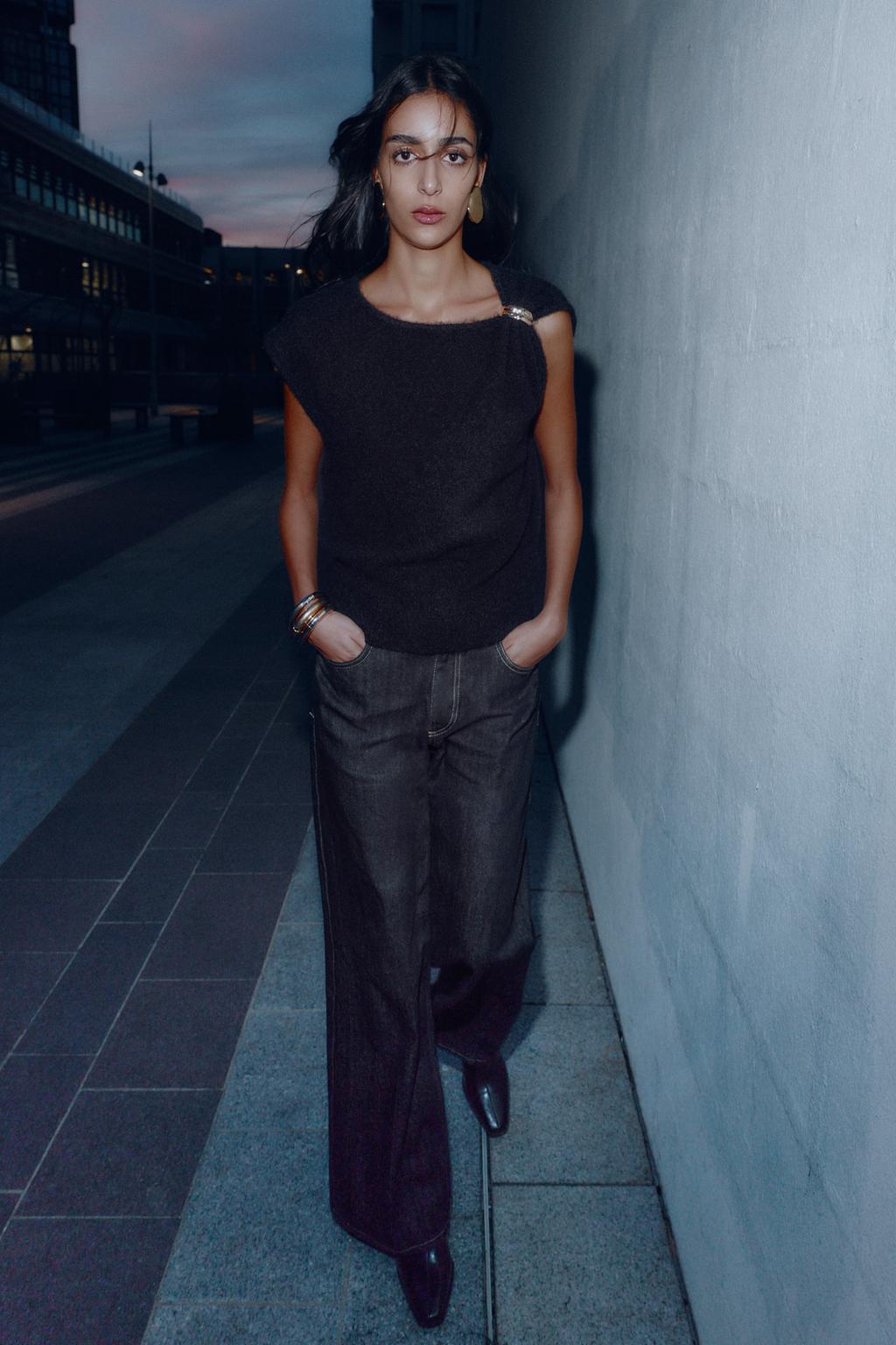 ДЖЕРСИ С БРОШЬЮ И РУКАВАМИ «КРЫЛЫШКО»