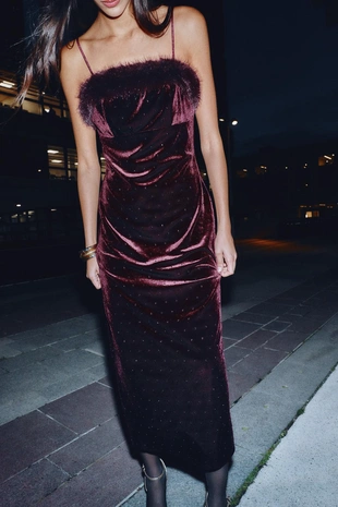 Бархатное платье миди с бусинами и ворсистым эффектом- Заказать в России