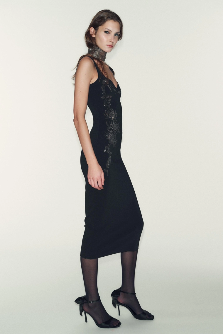 Блестящее миди-платье из ткани с эластичностью