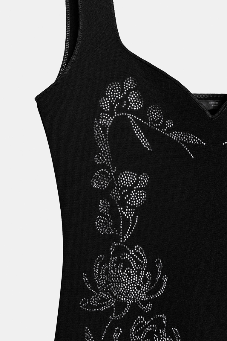 Блестящее миди-платье из ткани с эластичностью