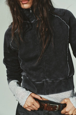 Укороченная толстовка с декоративными швами- Заказать в России