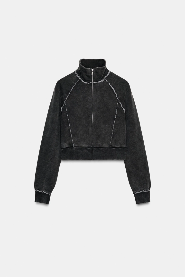 Короткий свитшот с швами