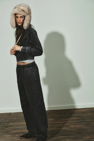 Брюки CARROT с эффектом потертости- Заказать в России