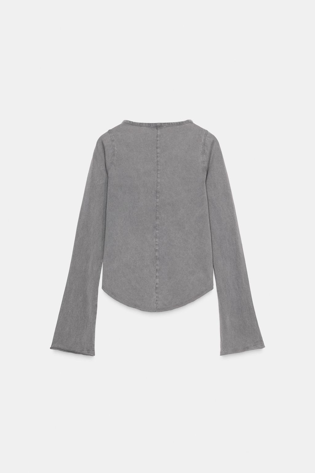 ТОП ИЗ ТКАНИ С ЭФФЕКТОМ ПОТЕРТОСТИ И ЗАКЛЕПКАМИ