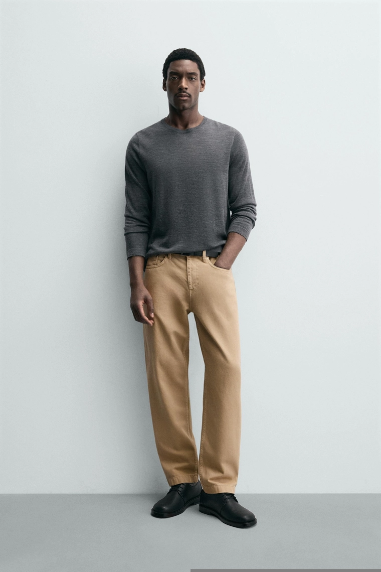 Джинсы регулярного кроя в стиле потертостей