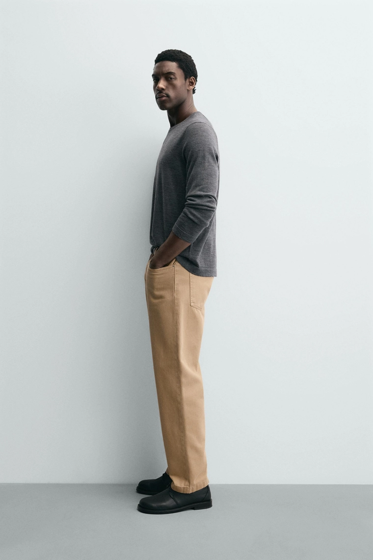 Джинсы регулярного кроя в стиле потертостей