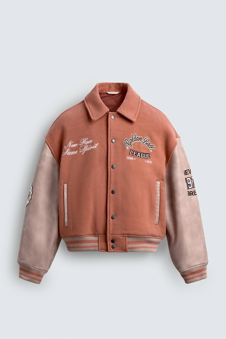 Утепленная куртка-бомбер с нашивками