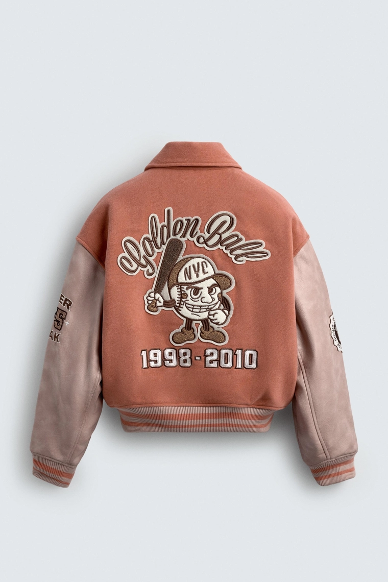 Утепленная куртка-бомбер с нашивками