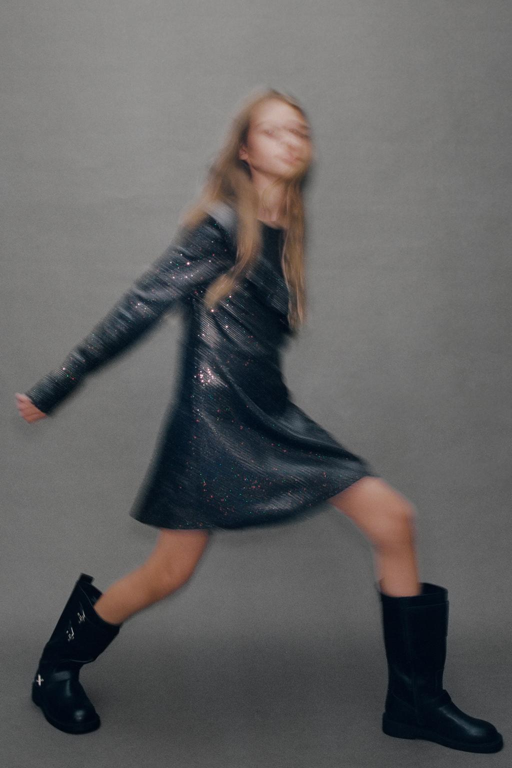 ПЛАТЬЕ С ВОЛАНАМИ И БЛЕСКОМ