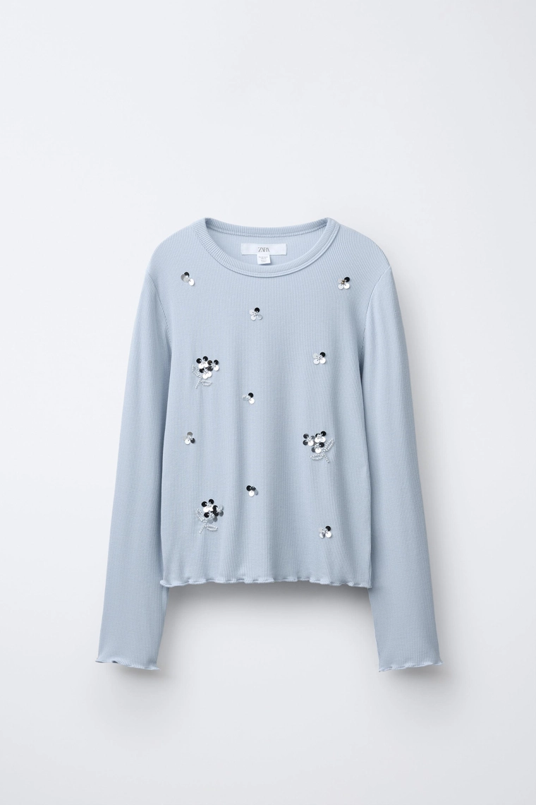 Футболка с пайетками и ребристой текстурой