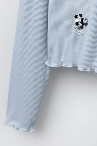 Футболка в рубчик с пайетками