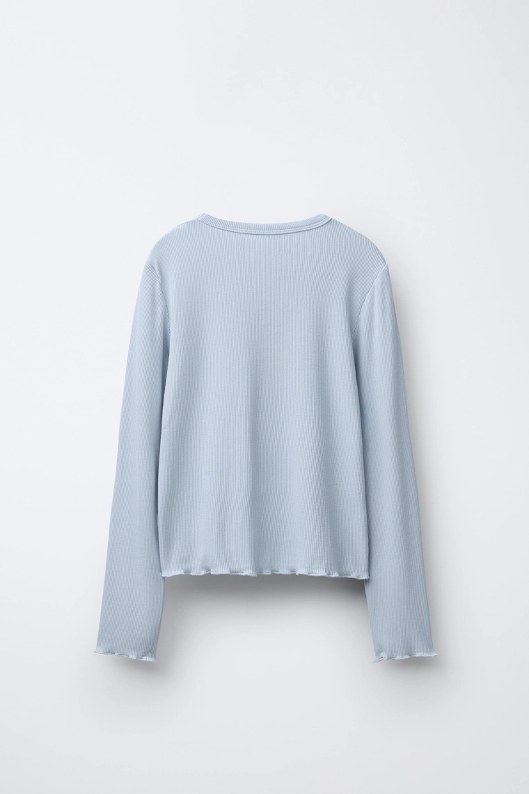 Футболка с пайетками и ребристой текстурой