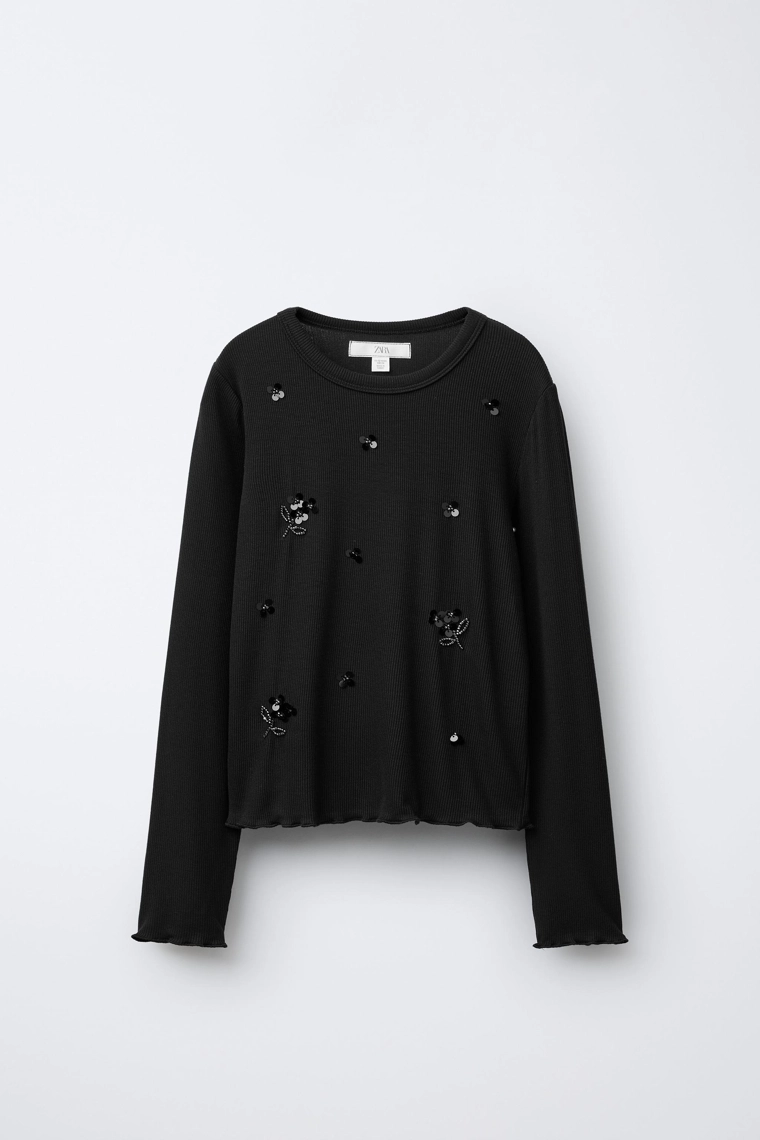 Футболка с пайетками и ребристой текстурой