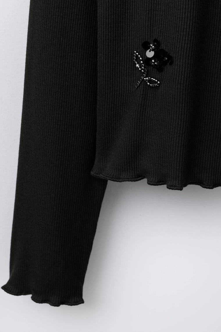 Футболка с пайетками и ребристой текстурой