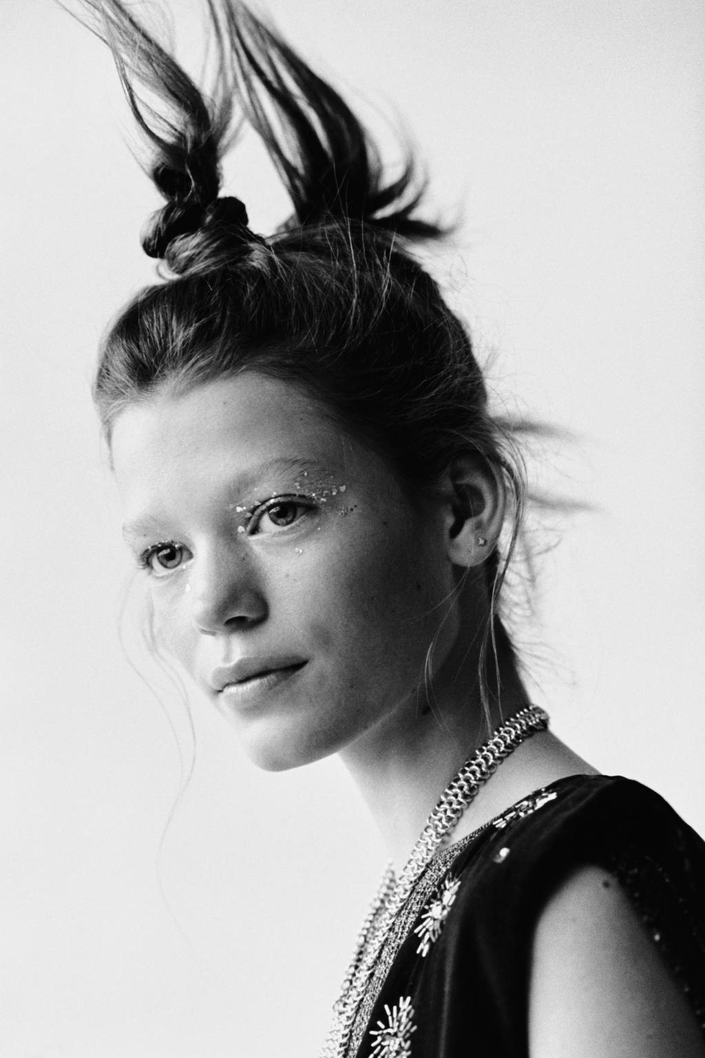 БАРХАТНЫЙ ЖИЛЕТ С БУСИНАМИ