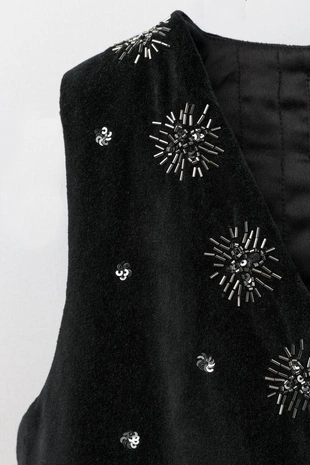 Бархатный жилет с бусинами- Заказать в России