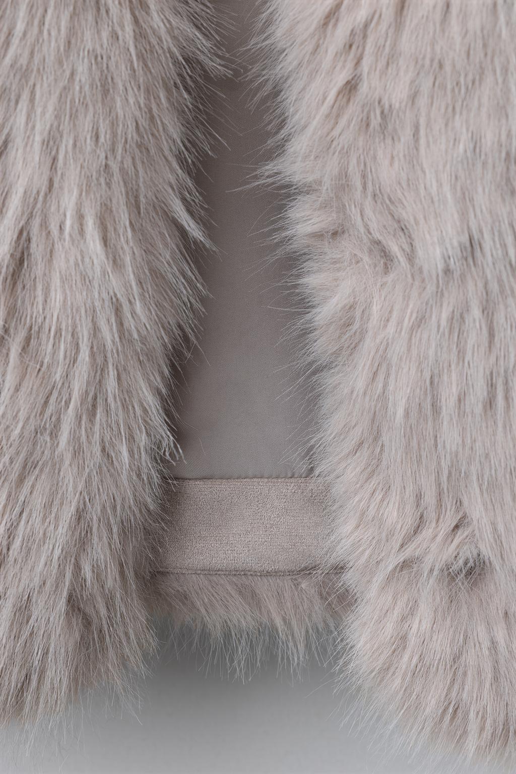 КОРОТКАЯ КУРТКА ИЗ ИСКУССТВЕННОГО МЕХА