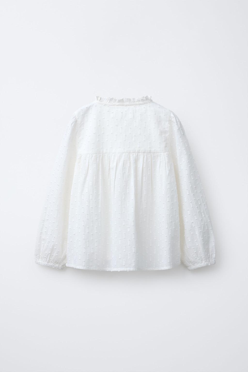 РУБАШКА В РОМАНТИЧЕСКОМ СТИЛЕ С ВЫШИВКОЙ ПЛЮМЕТИ