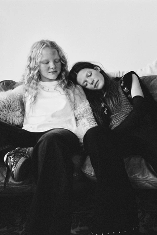 Топ с горловиной халтер и стразами- Заказать в России