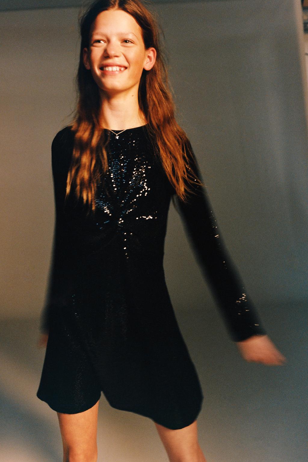 ПЛАТЬЕ С УЗЛОМ И БЛЕСКОМ