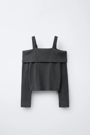 Футболка в рубчик с пряжками