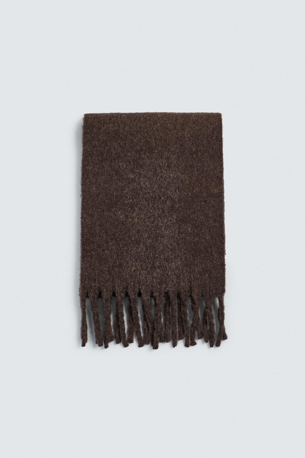 ШАРФ ИЗ РЕЛЬЕФНОЙ ТКАНИ С БАХРОМОЙ