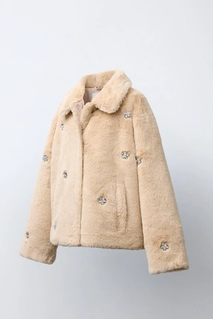 Укороченное пальто из искусственного меха со стразами- Заказать в России