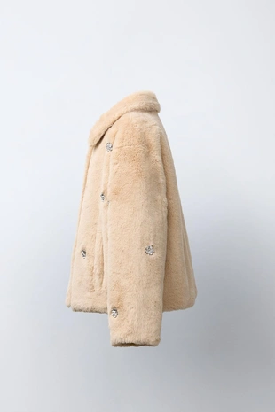 Укороченное пальто из искусственного меха со стразами- Заказать в России