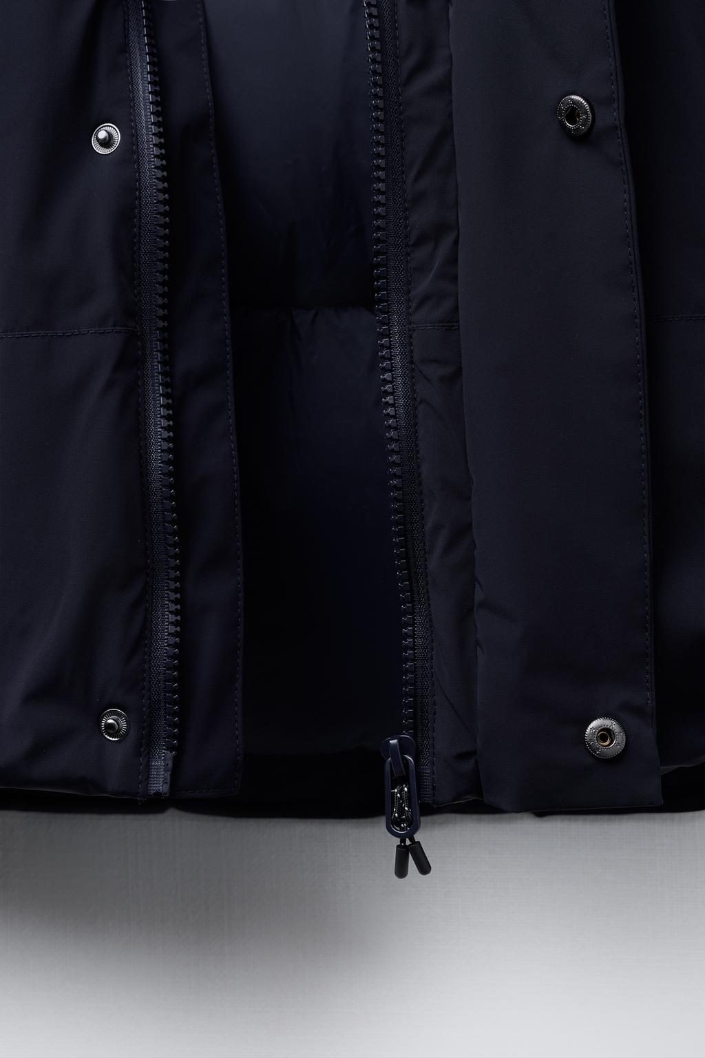 СТЕГАНАЯ КУРТКА В СТИЛЕ КОЛОР-БЛОК