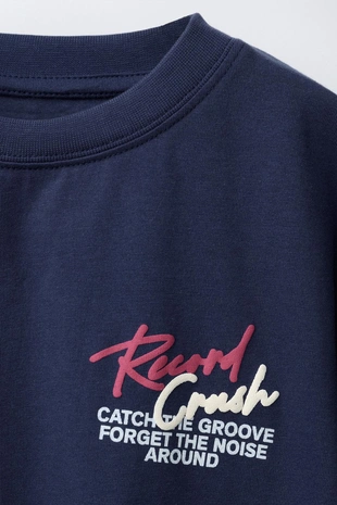 Футболка с рельефным принтом- Заказать в России