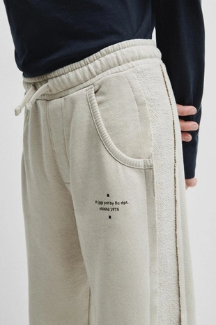 Брюки-джоггеры из комбинированной ткани- Заказать в России