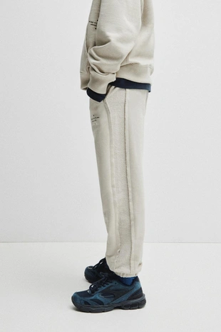 Брюки-джоггеры из комбинированной ткани- Заказать в России