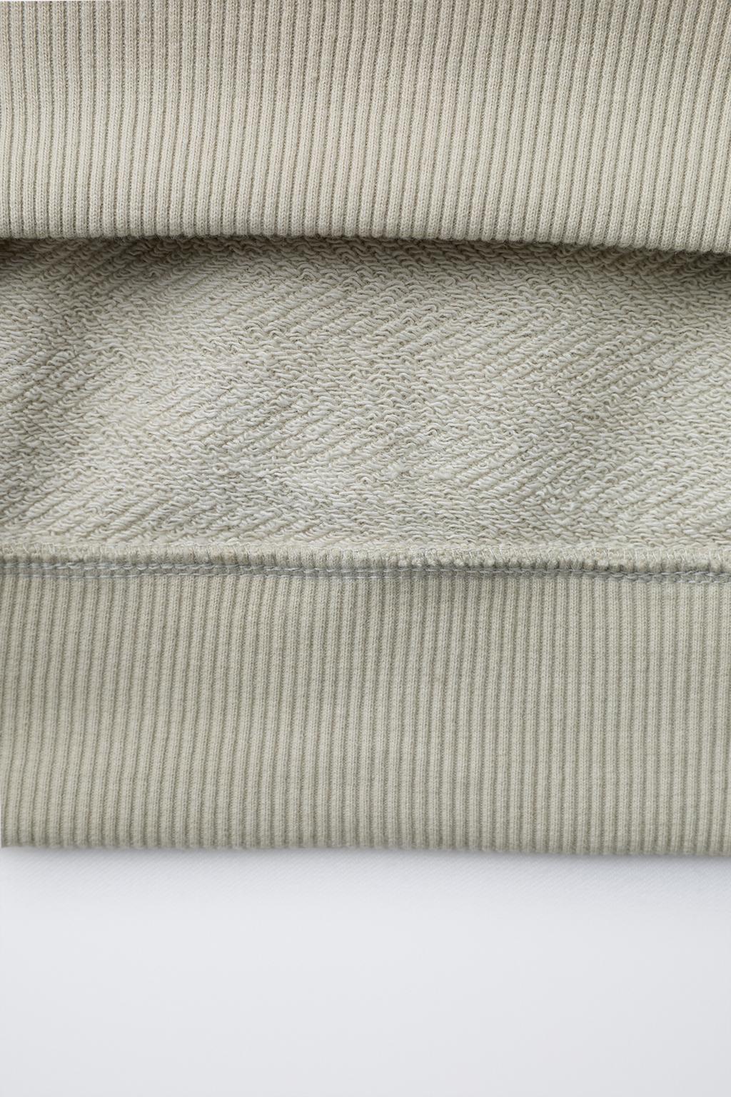 КОМБИНИРОВАННАЯ ХУДИ С КАПЮШОНОМ