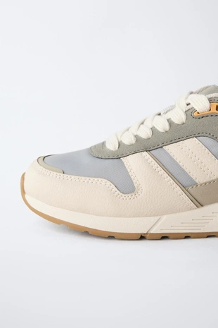 Кроссовки со вставками- Заказать в России