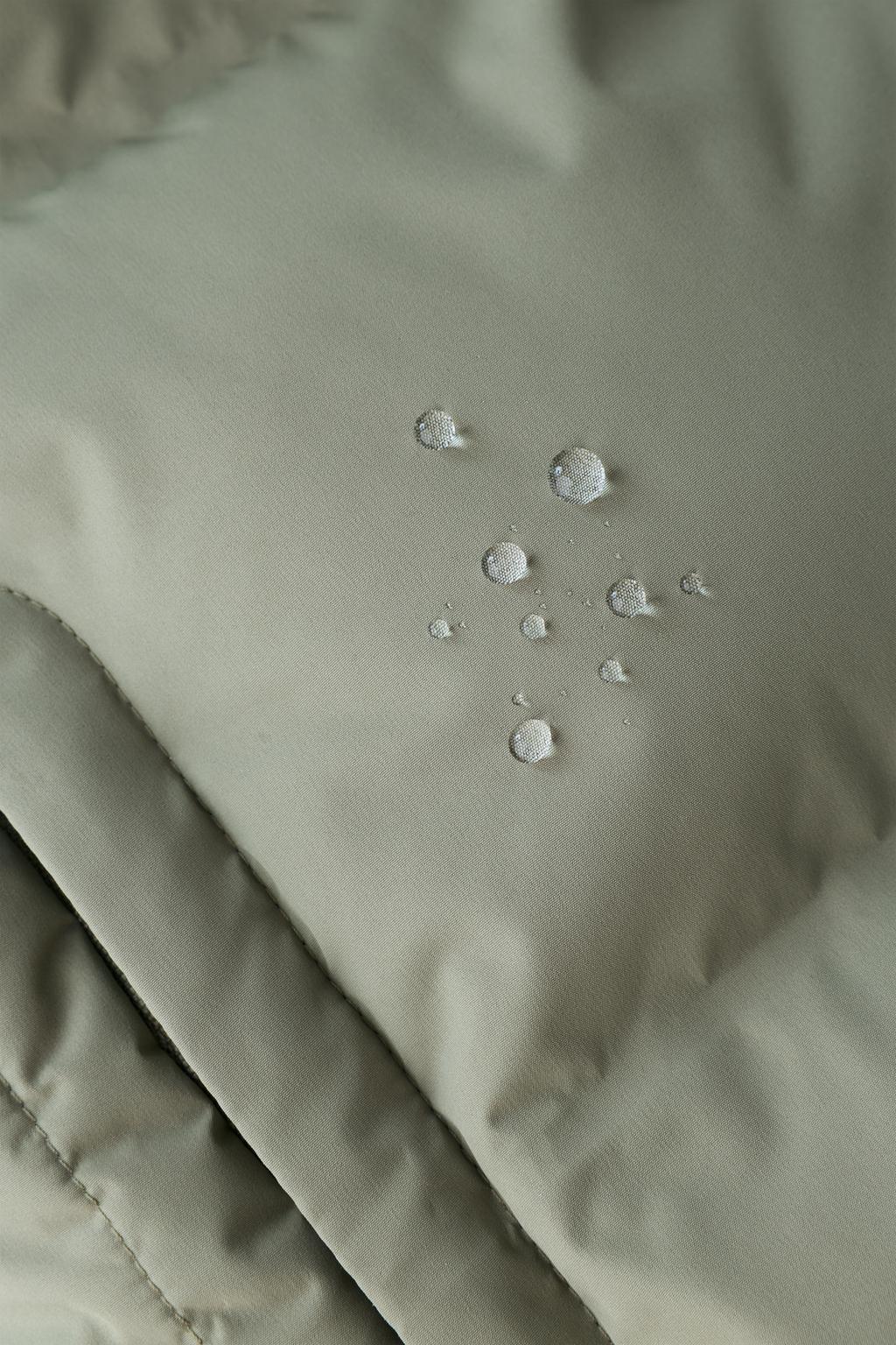 СТЕГАНОЕ ПАЛЬТО С КАПЮШОНОМ WATER REPELLENT