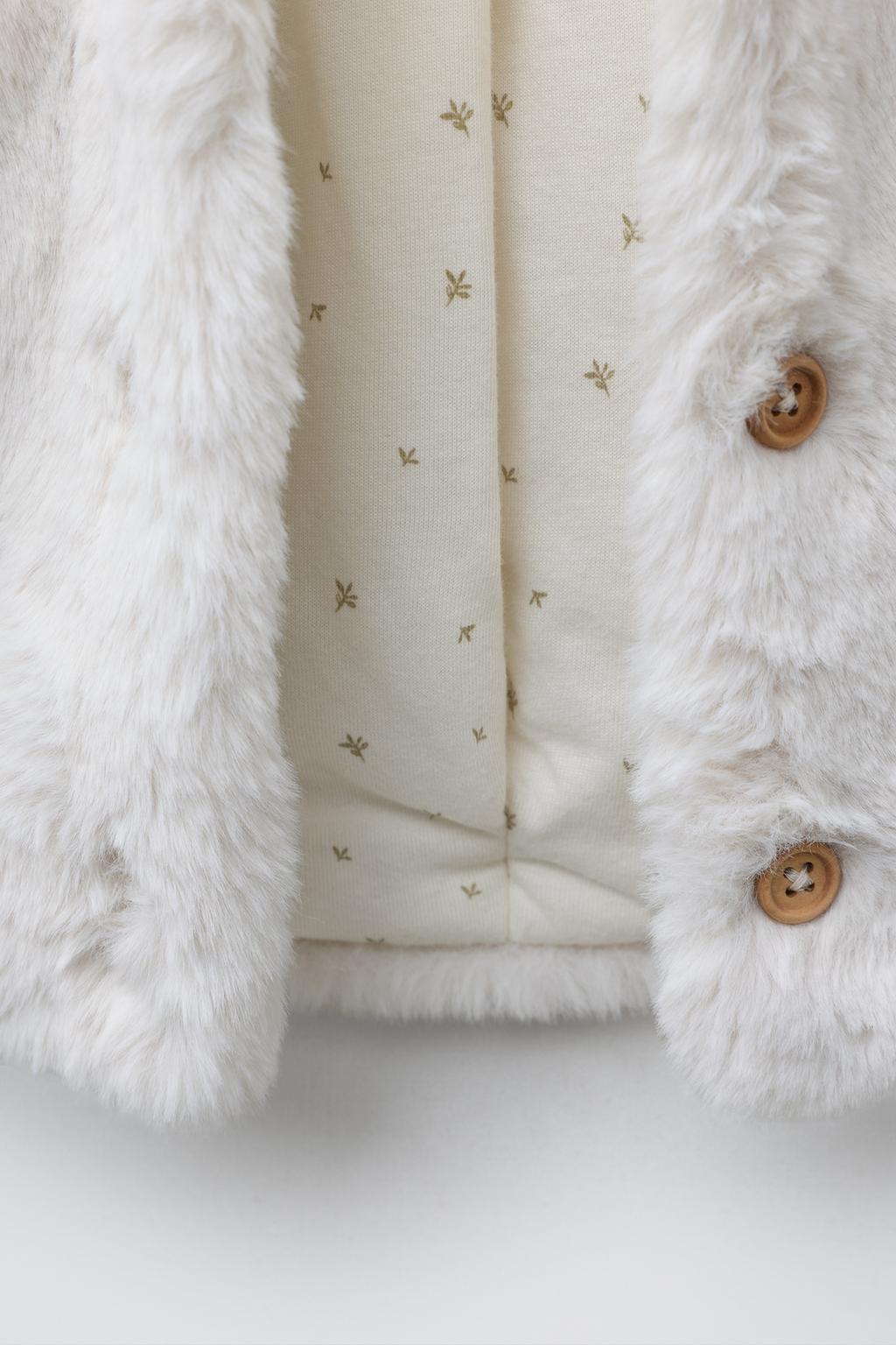 КУРТКА С КАПЮШОНОМ ИЗ ИСКУССТВЕННОГО МЕХА