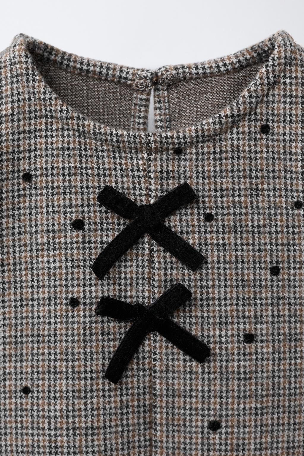 ПЛАТЬЕ ИЗ ТКАНИ «ГУСИНАЯ ЛАПКА» С БАРХАТНЫМИ БАНТАМИ