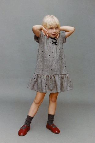 Платье из ткани «гусиная лапка» с бархатными бантами- Заказать в России