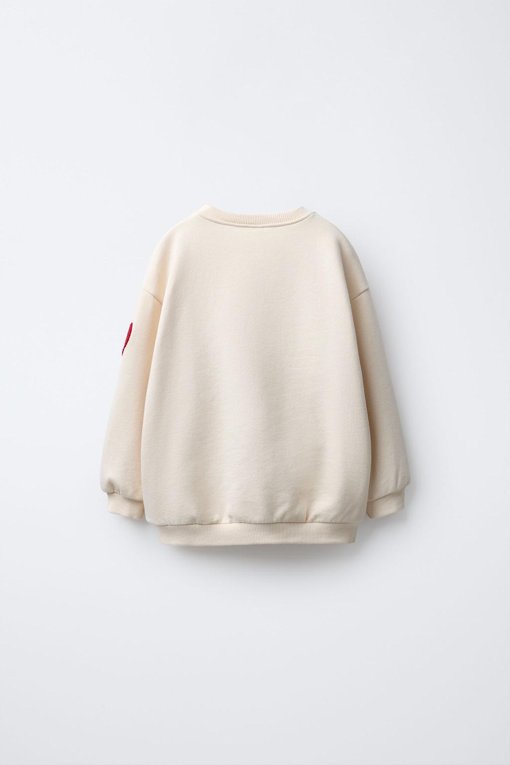 ТОЛСТОВКА С ВЫШИТЫМИ СЕРДЦАМИ